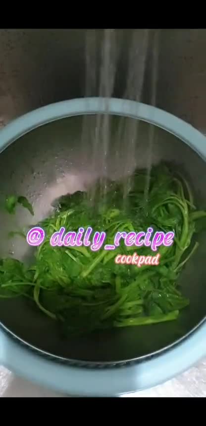 Foto langkah ke 2 dari resep Rujak Kangkung.