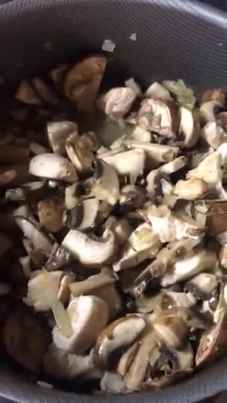 Foto del paso 7 de la receta: Fideos caseros con crema y champiñones 🍄