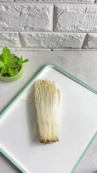 Foto langkah ke 1 dari resep Jamur Enoki Crispy.