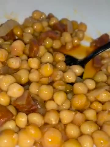Foto del paso 4 de la receta: Garbanzos fritos con chori en 5 minutos