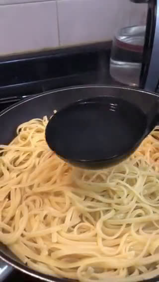 Foto del paso 5 de la receta: Cacio e pepe (spaghetti con queso y pimienta)