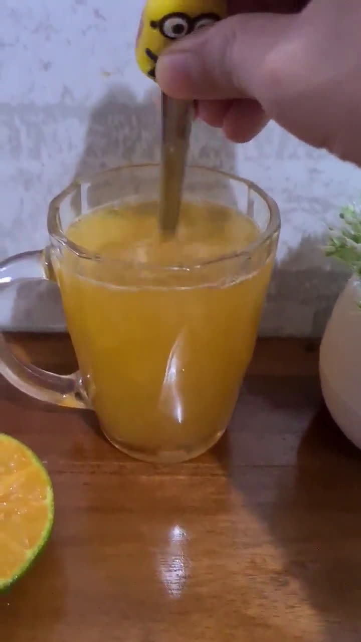 Foto langkah ke 3 dari resep Wedang Jeruk Madu.