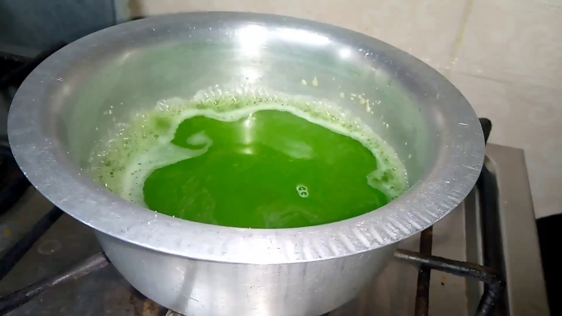A picture of step 4 of Banana jelly / Green Jelly.