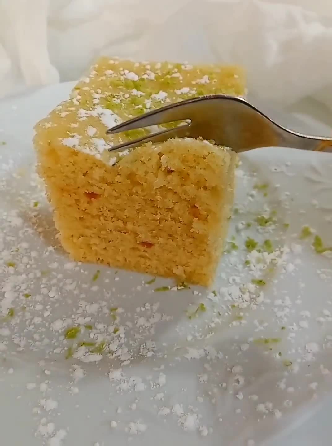 Foto del paso 3 de la receta: Bizcocho de yogur y limón rápido al microondas