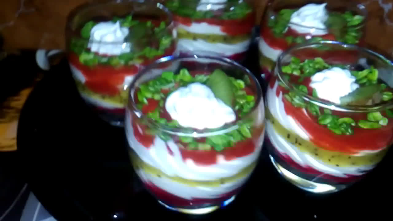 صورة لخطوة 14 من وصفة تحلية الطبقات كيوي 🥝فراولة 🍓