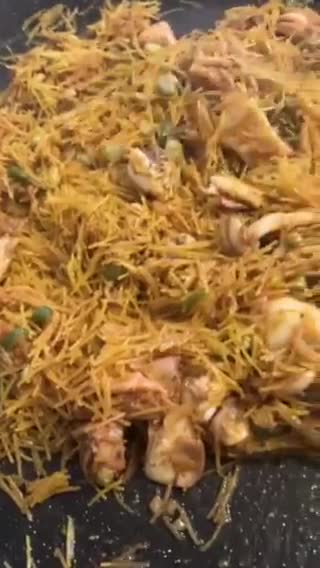Foto del paso 10 de la receta: Fideuà de mariscos, con sepia sucia, galeras y gambones