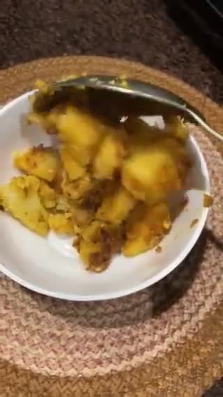 कुकर वाली गोभी (बिना प्याज़ लहसुन) (Cooker wali gobhi recipe in hindi) रेसिपी चरण 6 फोटो