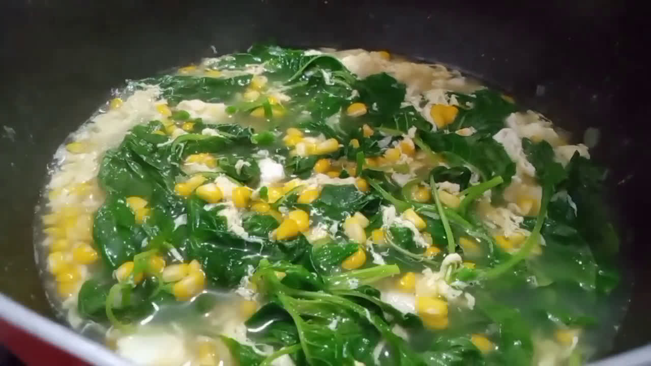 Foto langkah ke 4 dari resep Sup Bayam Jagung.
