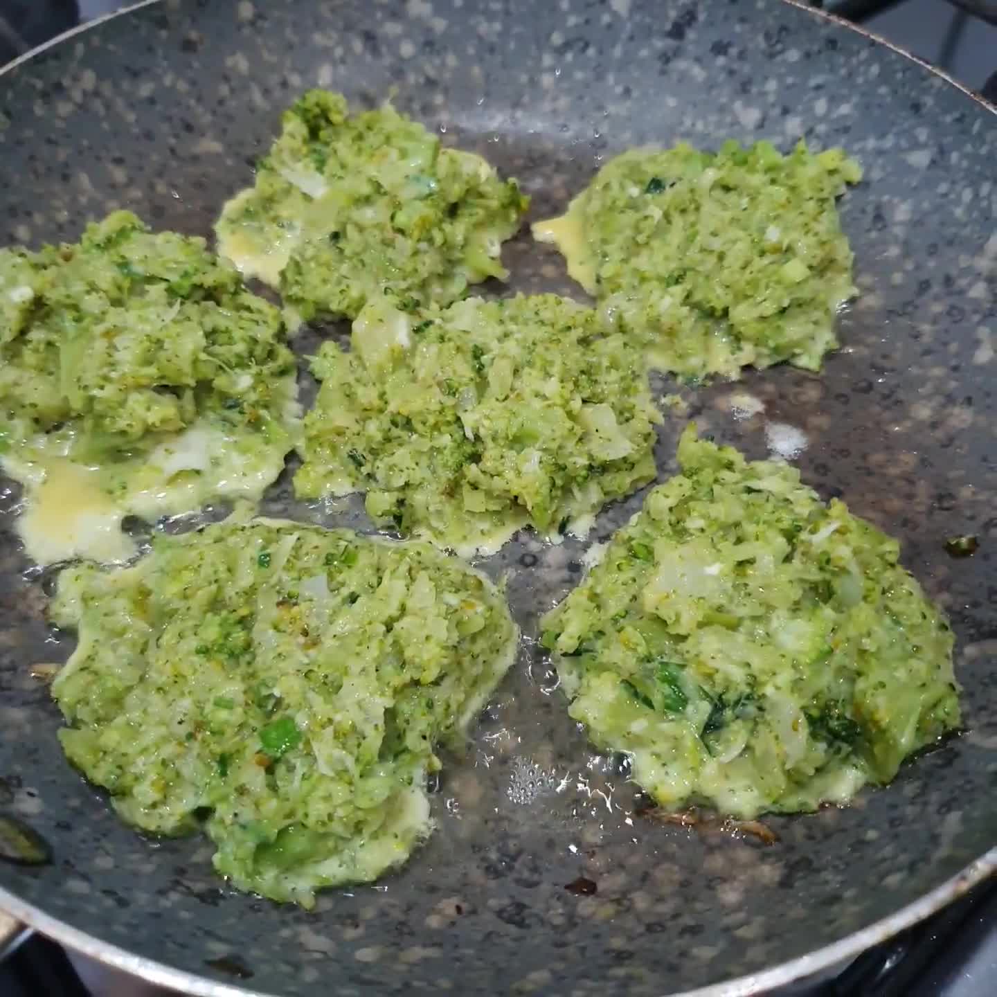 Foto del paso 3 de la receta: 🥦Bocaditos de brócoli y puerro🥦 ~ sin harinas ~