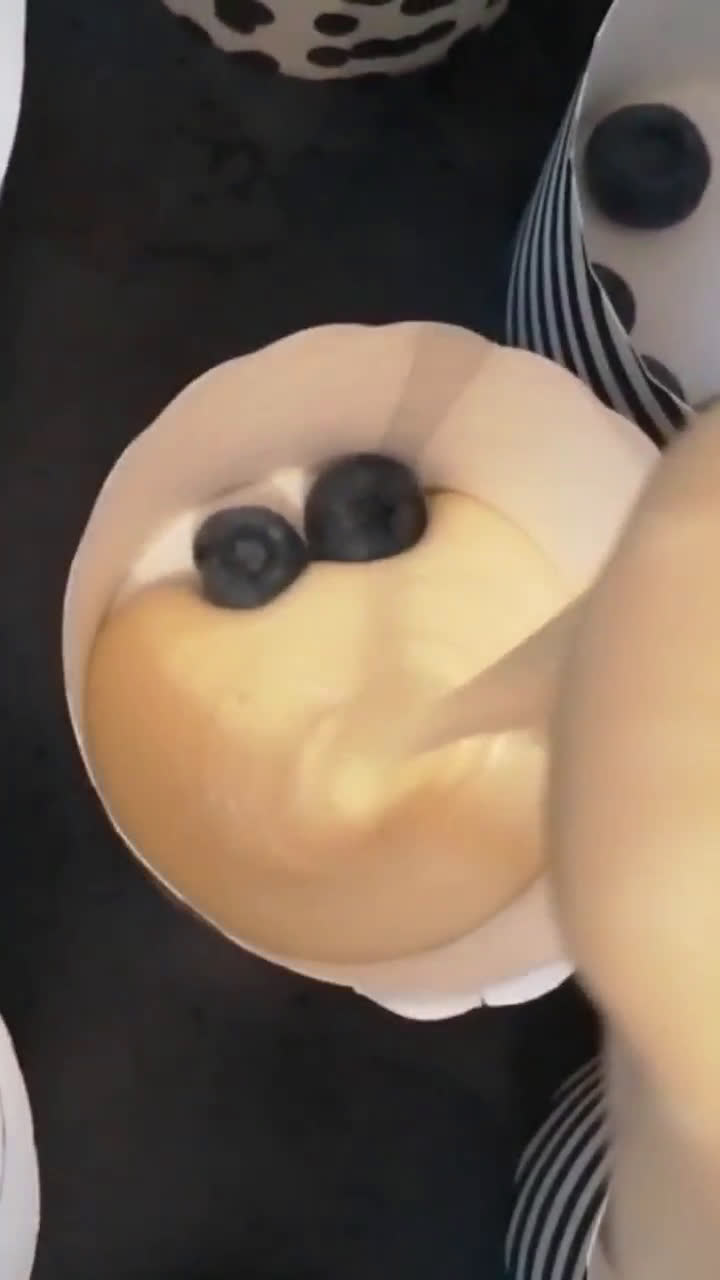 Une image de l'étape 3 de Madeleines aux myrtilles.