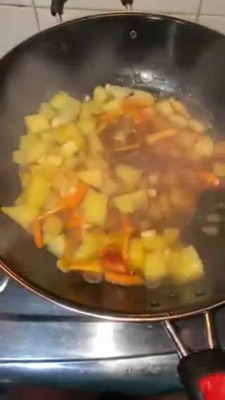 Foto langkah ke 3 dari resep Kentang Tumis Kecap.