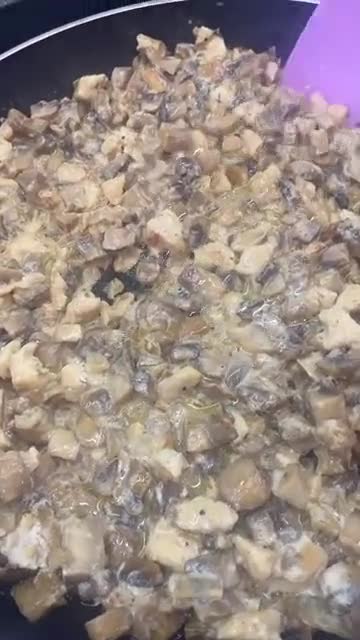 Фото кроку 2 до Слойки з куркою та грибами 🍄‍🟫.