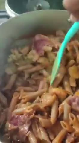 Foto del paso 5 de la receta: Pasta con camarones, pechuga y tocineta en salsa rosa