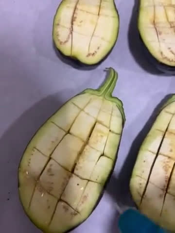 صورة لخطوة 1 من وصفة سلطة الراهب (بابا غنوج)