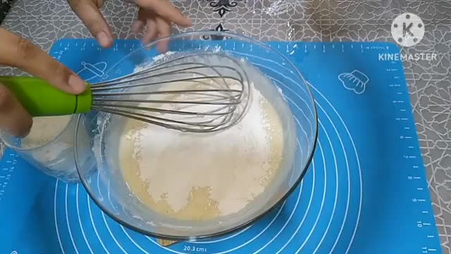 صورة لخطوة 8 من وصفة كيكة التفاح بالفواكه جافة مسكرة