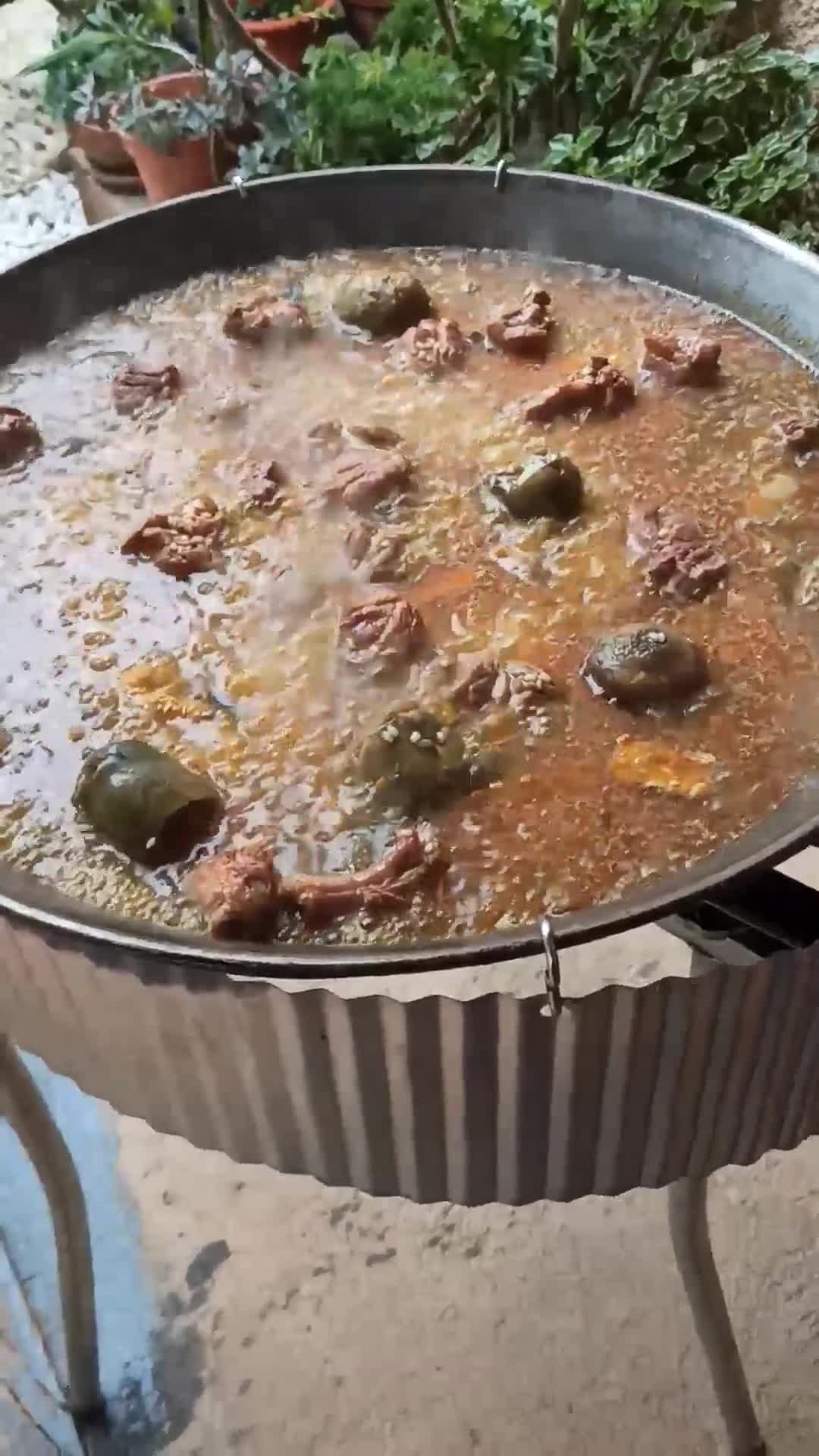 Foto del paso 2 de la receta: Paella con costilla de ibérico, pollo y alcachofas