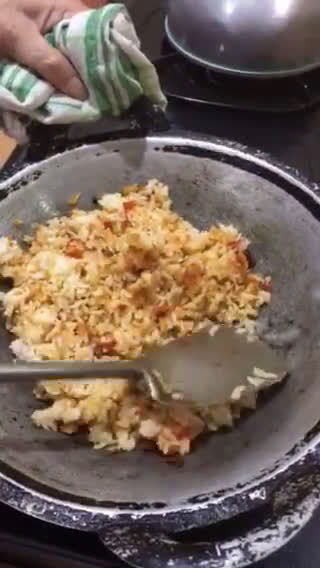 Foto langkah ke 4 dari resep Nasi goreng rumahan yang sederhana.