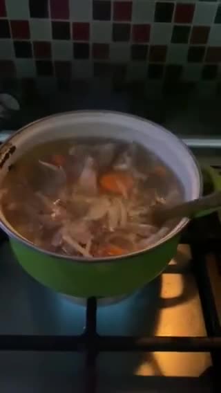 Foto langkah ke 2 dari resep Simple Chicken Soup.