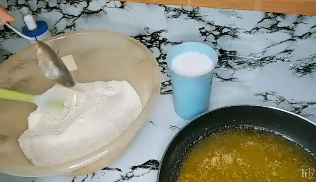 صورة لخطوة 2 من وصفة صينية بسبوسه ولا احلى من كده