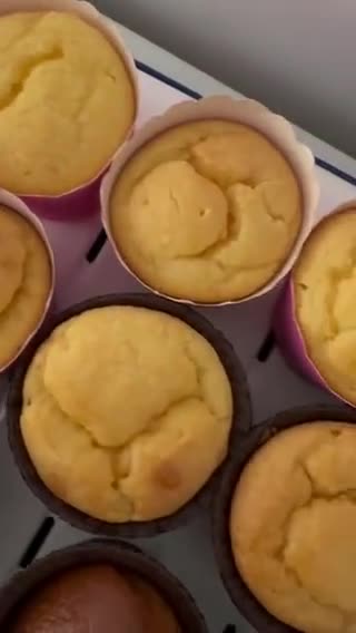 Foto del passaggio 5 della ricetta Muffin al Limone Senza Glutine e Lattosio di Iginio Massari