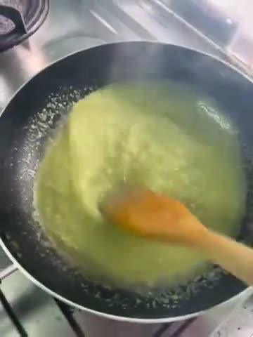 A picture of step 2 of Green Curry Chicken with Winter Melon.