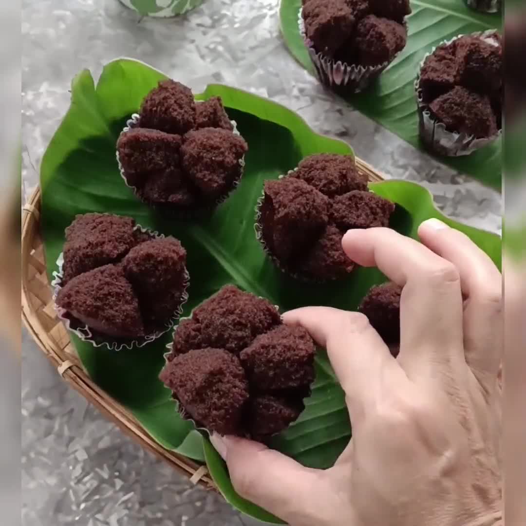 Foto langkah ke 7 dari resep Bolu Kukus Coklat Mekar Tanpa Telur Tanpa Mixer.