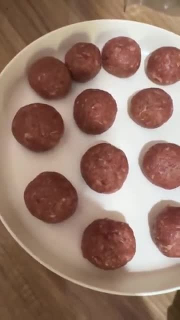 Foto langkah ke 2 dari resep Meatball creamy cheeze sauce.