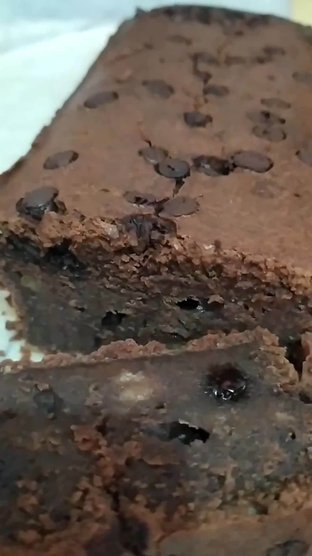 Foto langkah ke 10 dari resep Moist Banana Choco Cake.