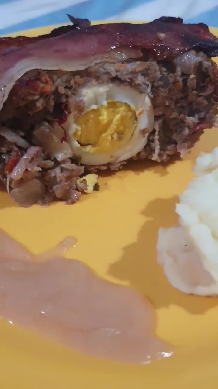 Foto del paso 4 de la receta: Pan de carne con panceta 🥓 y puré mixto