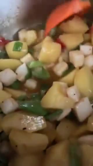 Foto del paso 13 de la receta: Patatas con calamares y verduras del hortet, en olla exprés