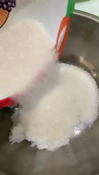 Foto langkah ke 2 dari resep Kue Mangkok Nasi Putih.
