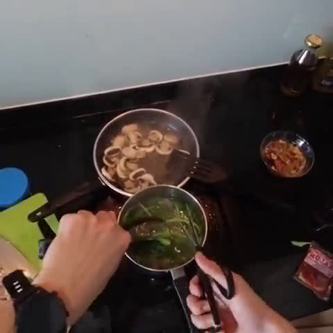Foto langkah ke 6 dari resep Mie Ayam Jamur Rumahan (step video).