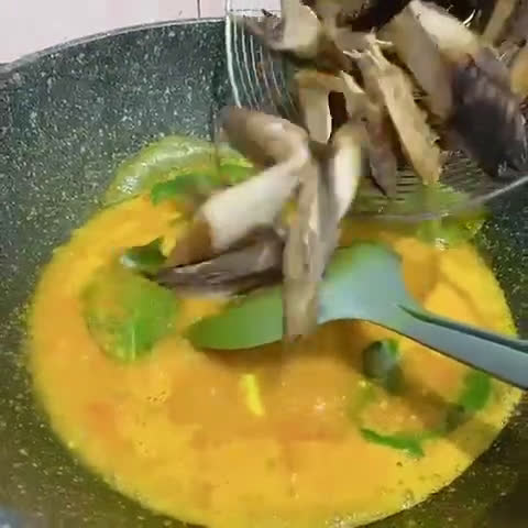 Foto langkah ke 5 dari resep Ikan Cuek Tongkol Santan / Bumbu Kuning.