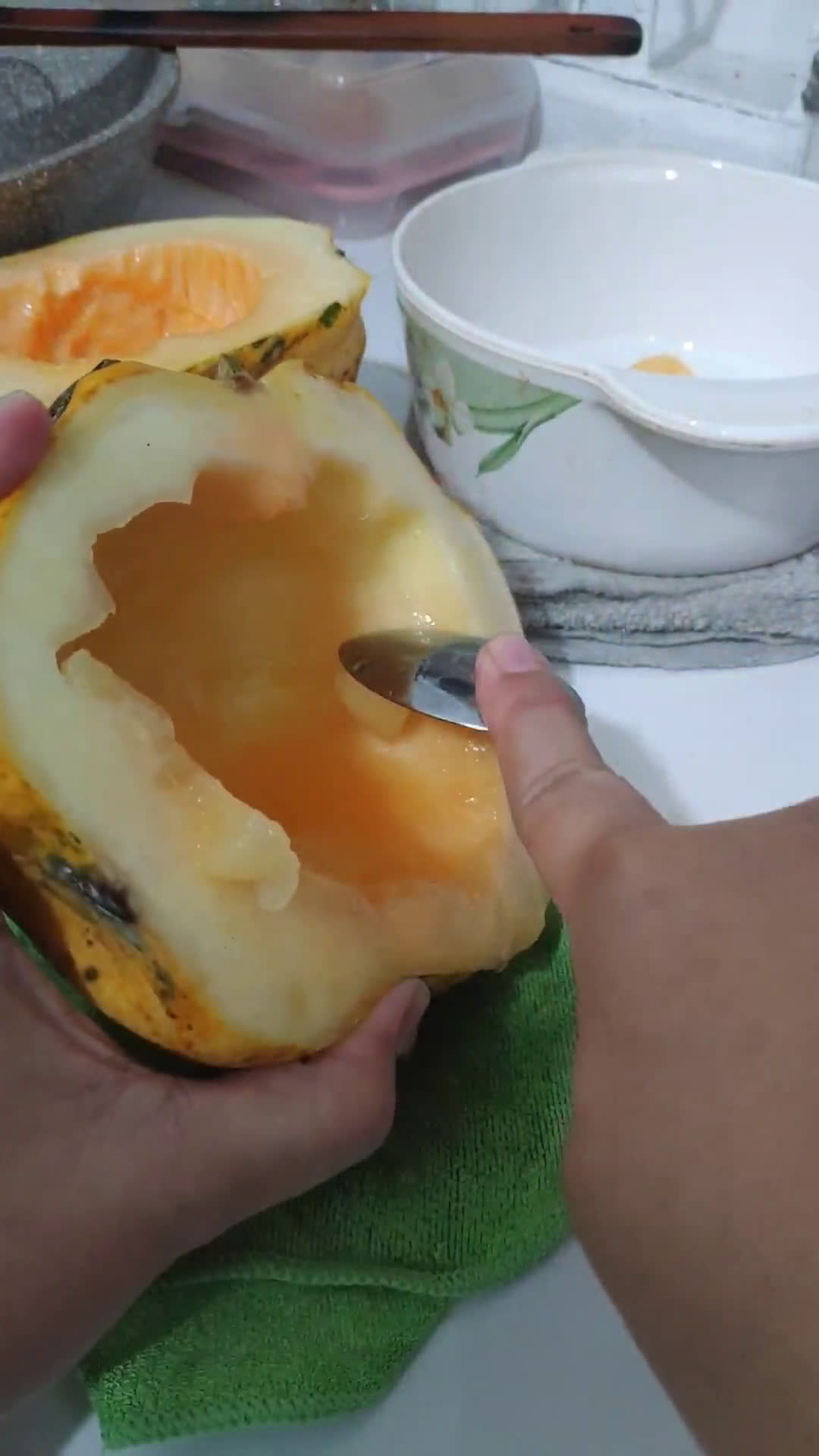 Foto langkah ke 2 dari resep Es Susu Blewah.