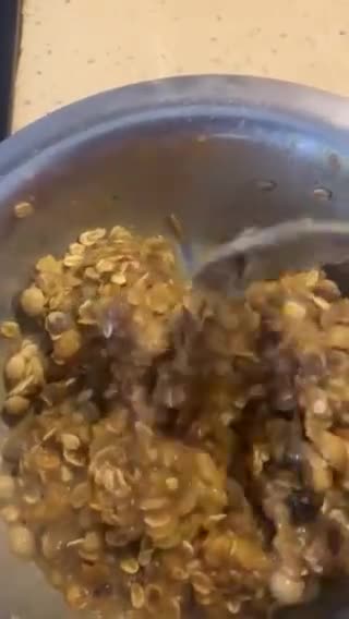 A picture of step 6 of Muesli cookies.