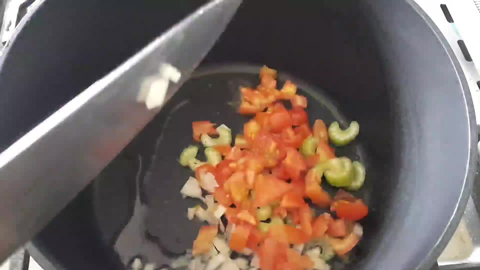 Foto del paso 2 de la receta: Panceta de cerdo en salsa con repollo(col)