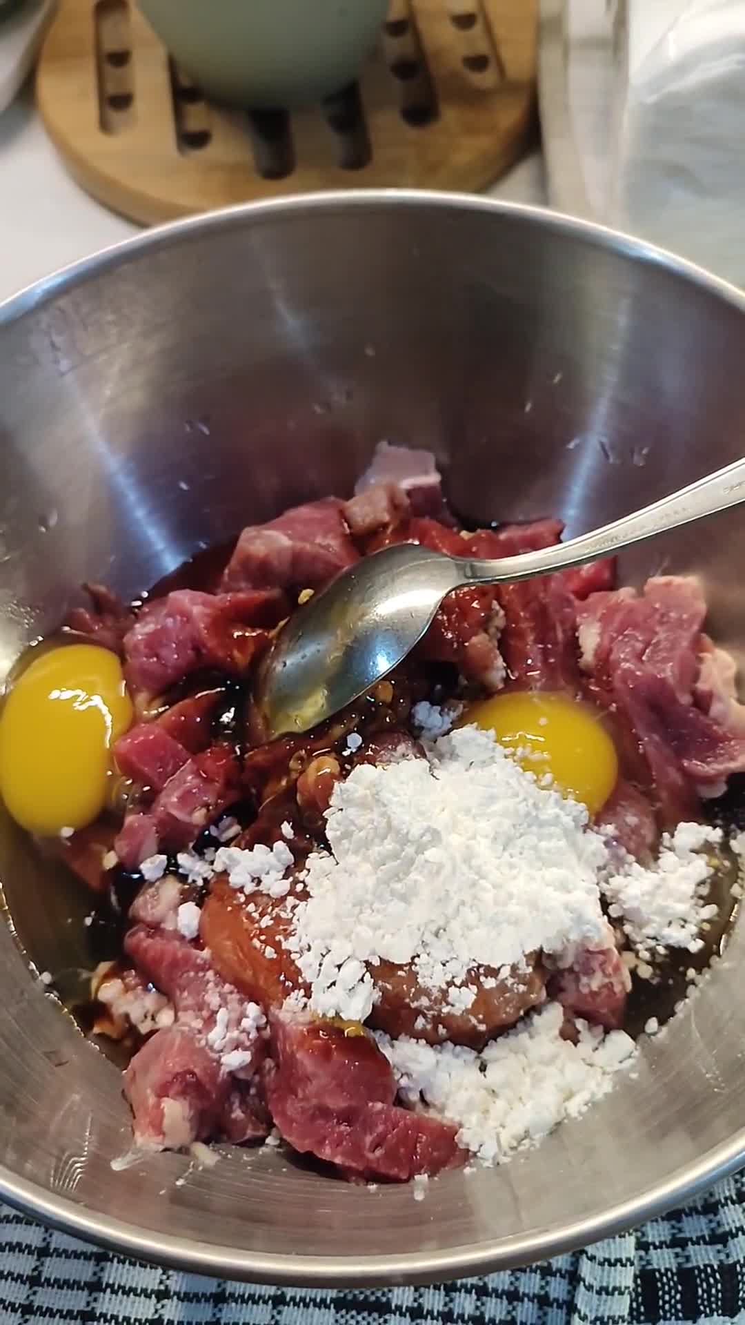 Foto langkah ke 2 dari resep Tumis daging pokcoy.