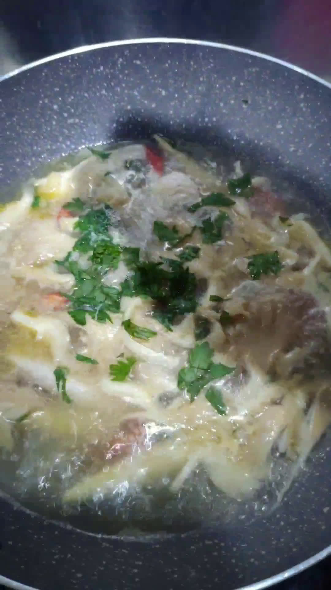 Gambar langkah 3 resipi Sup Cendawan dan Soohoon (Eat Clean).