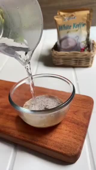 Foto langkah ke 1 dari resep Avocado Affogato.