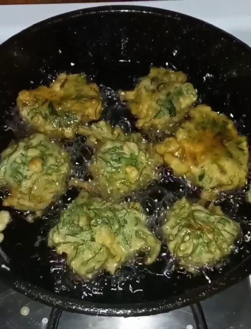 Foto del paso 4 de la receta: Buñuelos de Acelga 🥬😋🥳