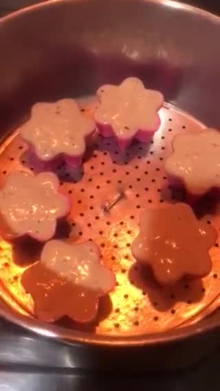 Foto langkah ke 5 dari resep Bolu Kukus Pisang Bintik.