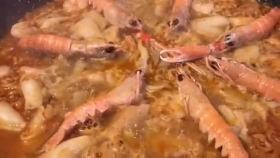 Foto del paso 12 de la receta: Fideuà de sepia, cigalitas y gambas peladas