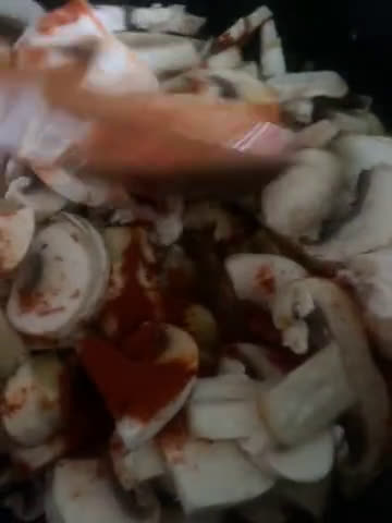 Zöld pestos gombás ragu recept fázis 4 fotója