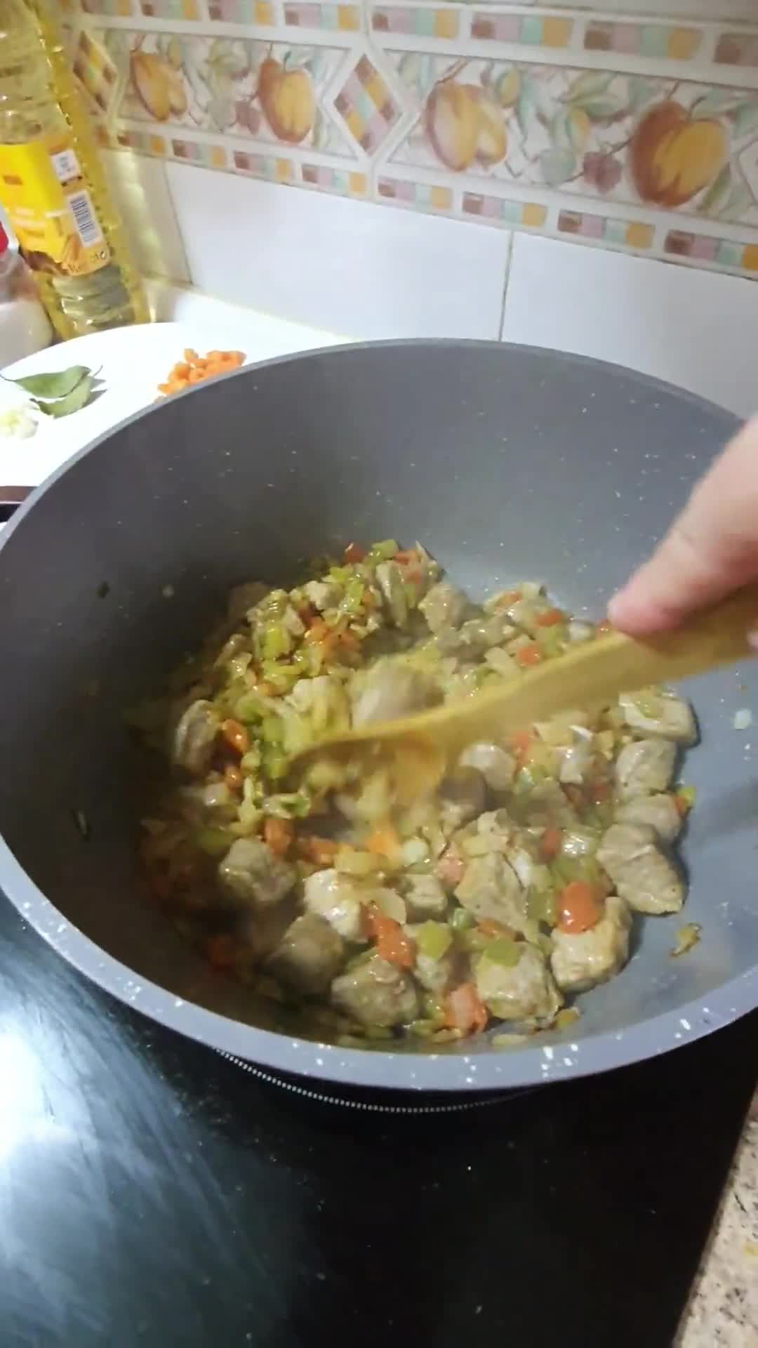 Foto del paso 2 de la receta: Gulyás al estilo húngaro