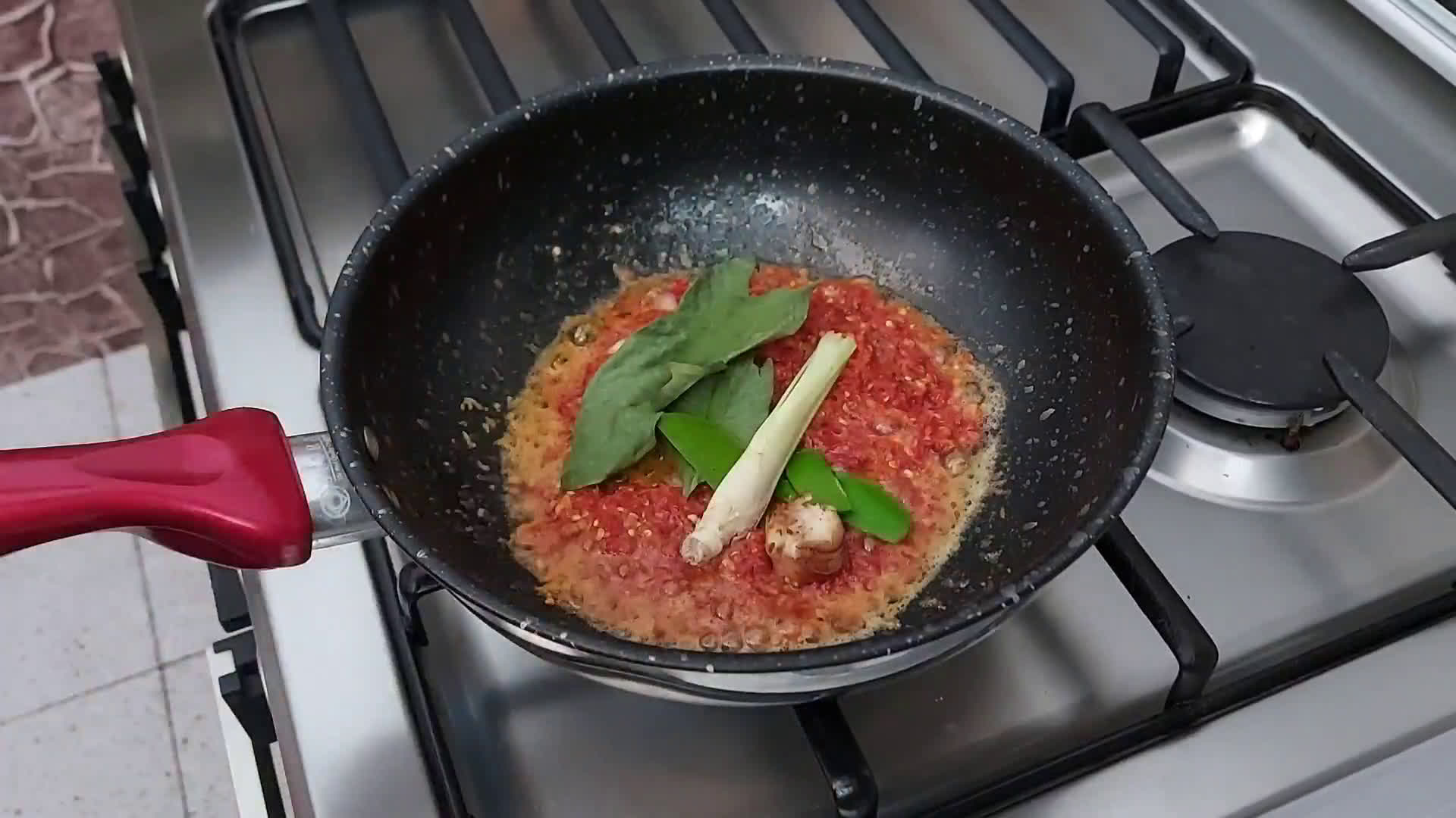 Foto langkah ke 3 dari resep Sambel Krecek Kacang Tolo.