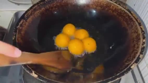 Foto langkah ke 7 dari resep Bola Ubi Kopong isi Keju.