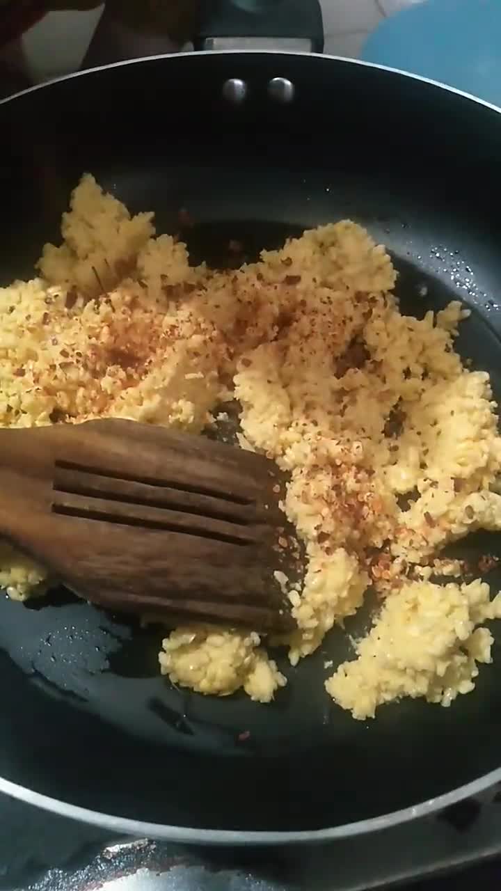 A picture of step 2 of Aloo ki tarkari daal ki kachori k saath.