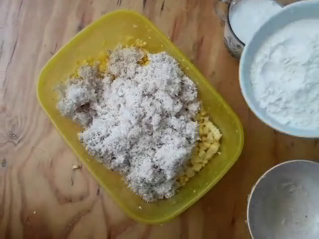 Foto langkah ke 4 dari resep Lepet Jagung Manis.