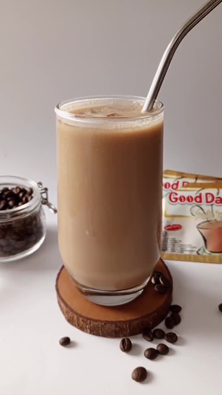 Foto langkah ke 4 dari resep Iced Vanilla Latte.