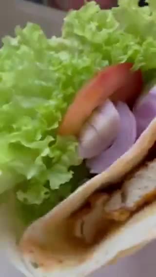 Gambar langkah 6 resipi Simple chicken tortilla wraps.